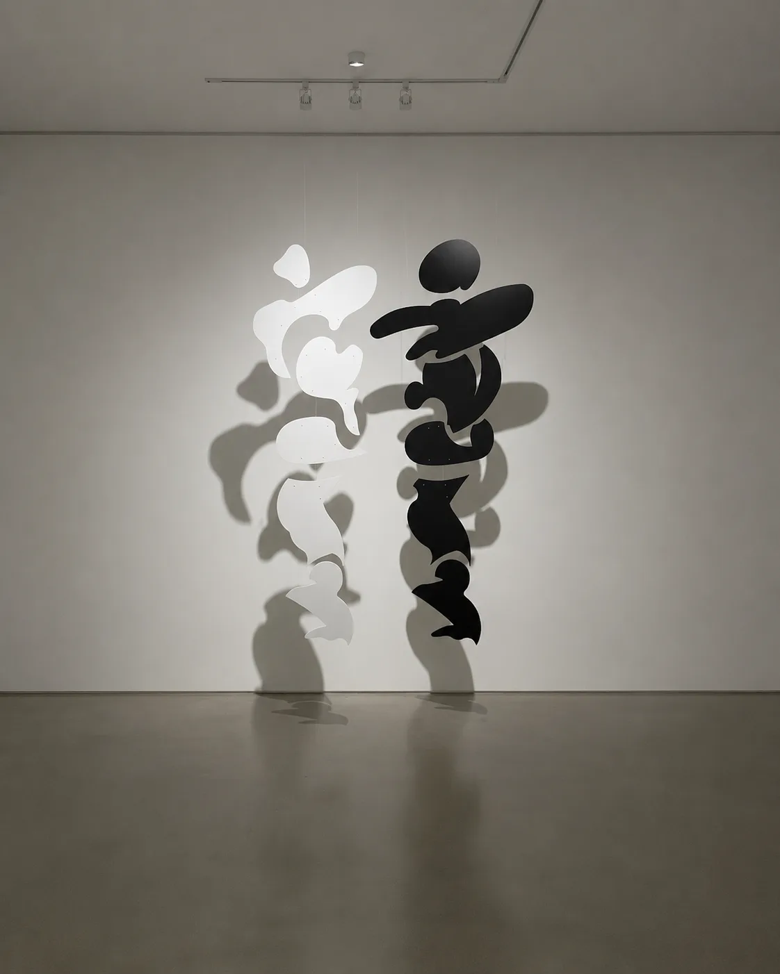 I guardiani del mare, ferro smaltato, installazione, opera di Stefania Mecucci