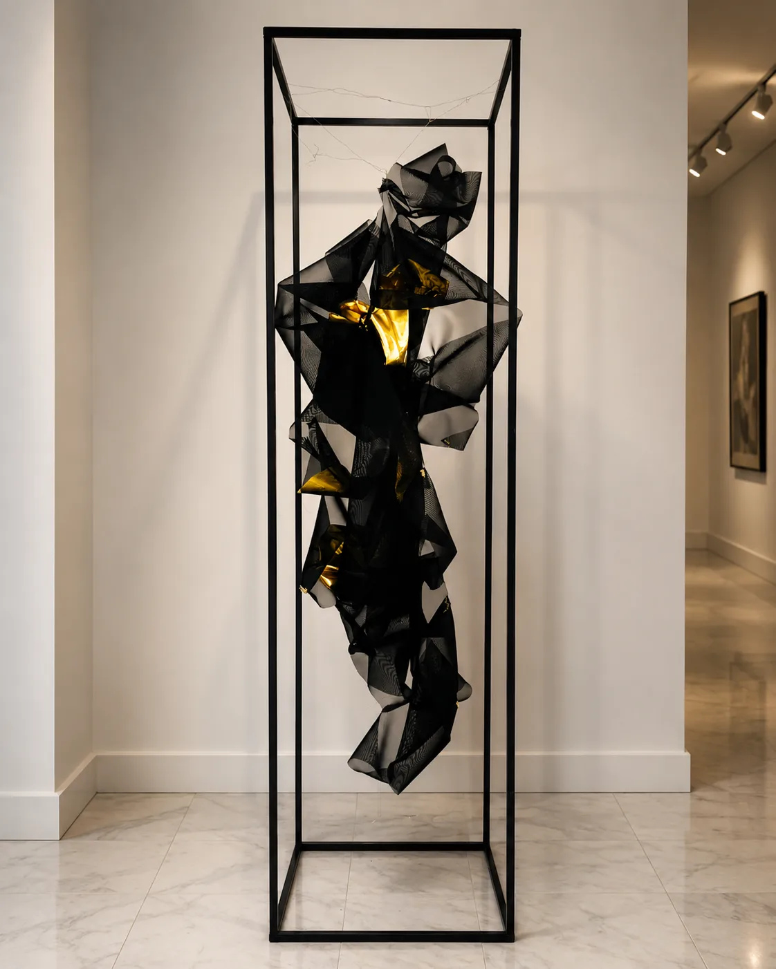 Ninfe, crinolina e stoffa, installazione, opera di Stefania Mecucci